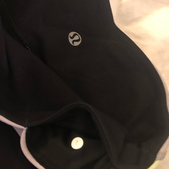 Lululemon shorts pants size 2 - Picture 4 of 4